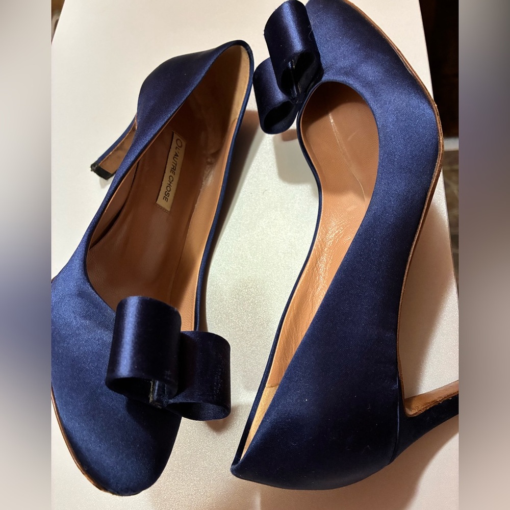 L'AUTRE CHOSE Satin Heels / Navy